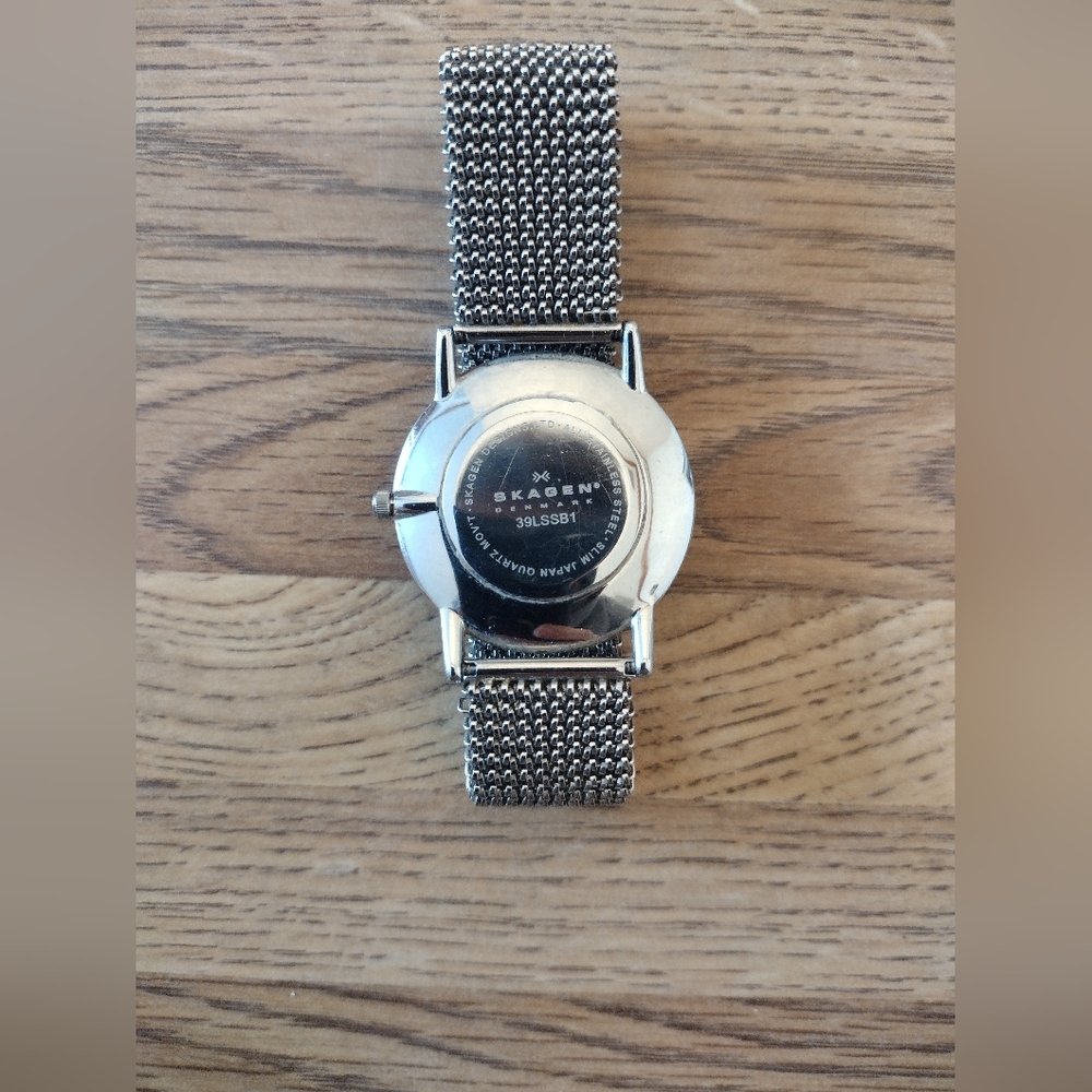 Skagen Women's 32MM Black Dial Swarovski Crystal Stainless Steel Quartz Watch - Picture 4 of 4